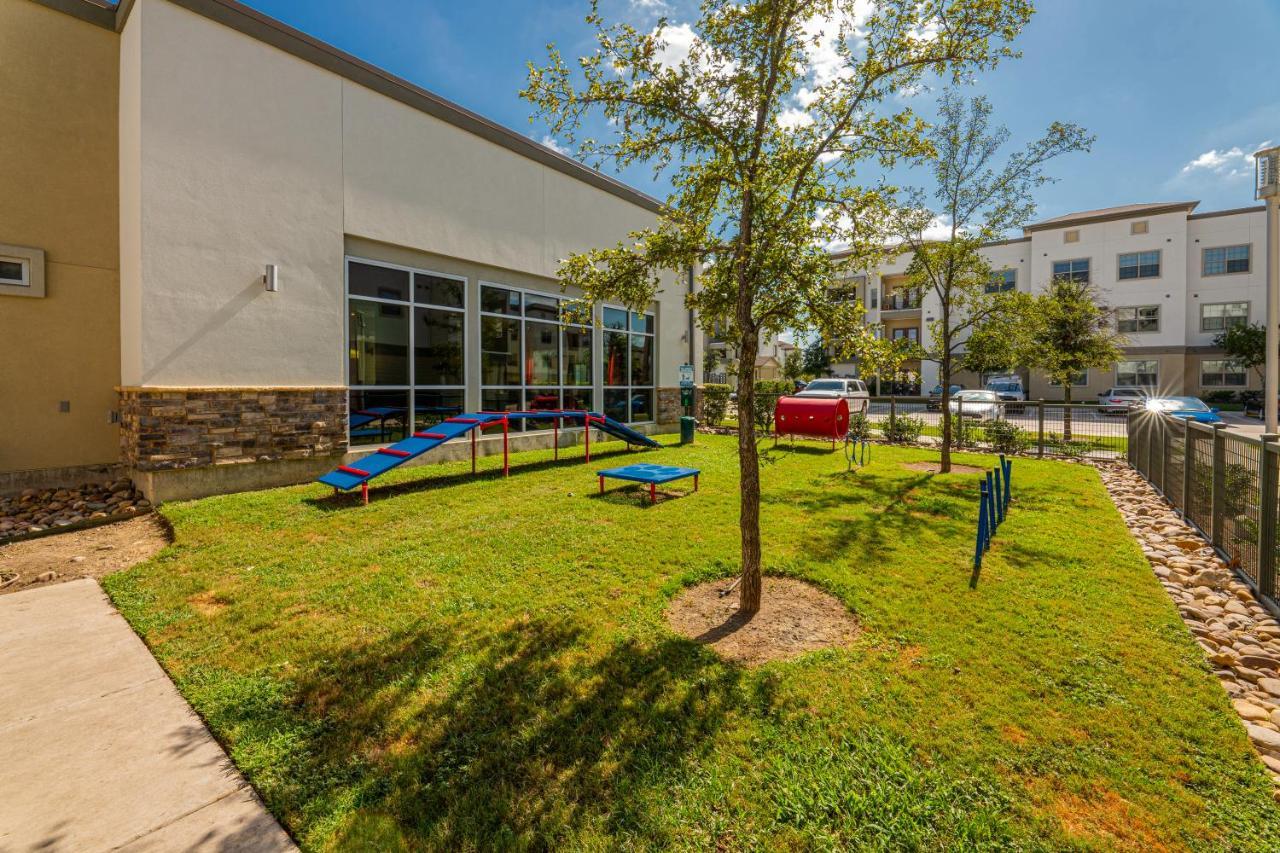 Luxe 3B/2B Getaway - Pool, Gym, Parking, Pet Wash Daire Leander Dış mekan fotoğraf